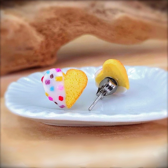 HANDMADE Heart Cookies w Sprinkles Stud Earrings - Picture 4 of 4